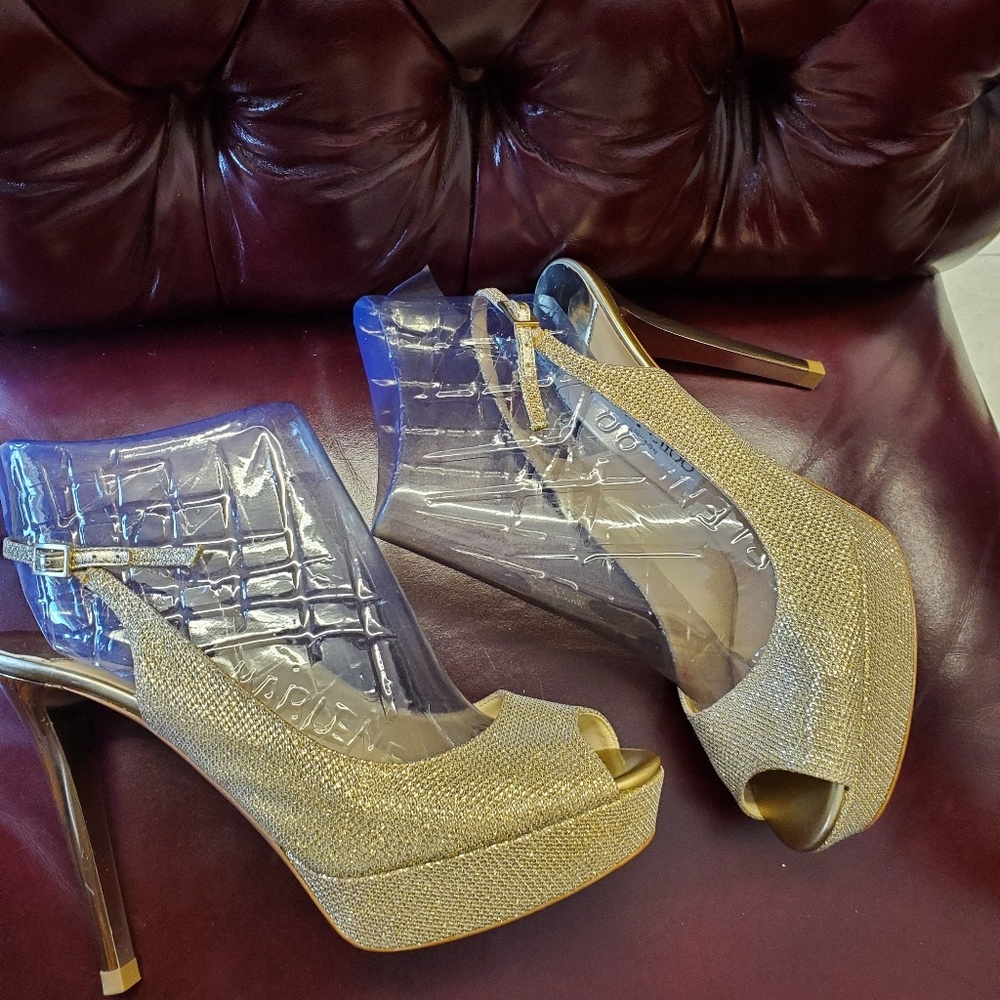Jimmy Choo Platform gold glitter.